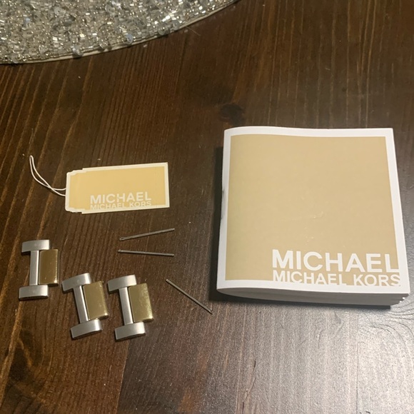 MICHAEL KORS Oversized Boyfriend Runway two tone watch UNISEX MK8283 - Picture 7 of 14